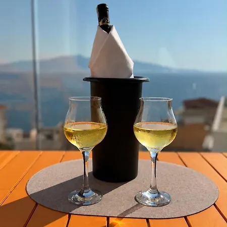 Sea View & Pool, Elite * Sarandë