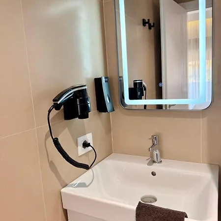 Sea View & Pool, Elite * Sarandë