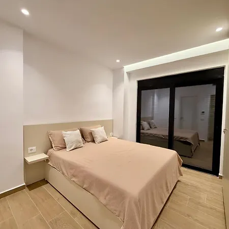 Sea View & Pool, Elite